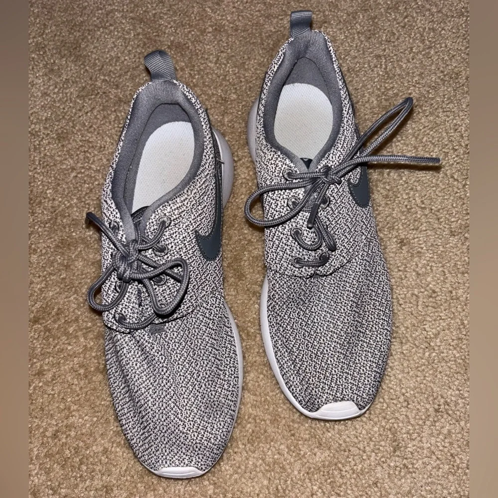 🩶Nike Roshe Light Gray Sneakers